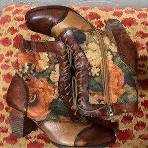 L'ATISTE Brown Floral Ankle Boots